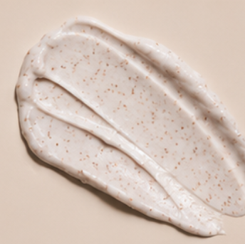 Texture of the 2in1 AHA Body Scrub with exfoliating grains of volcanic rock, Beautiful Skin Duo by juno&me