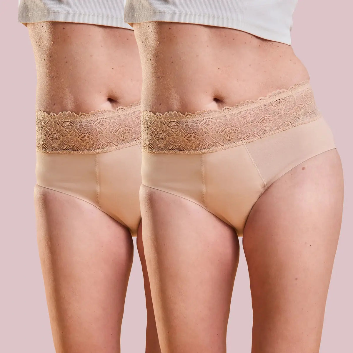 Inkontinenz Panty Medium Nude Duo von juno&me: 2 nudefarbene Panties mit Spitzenbund, nebeneinander getragen