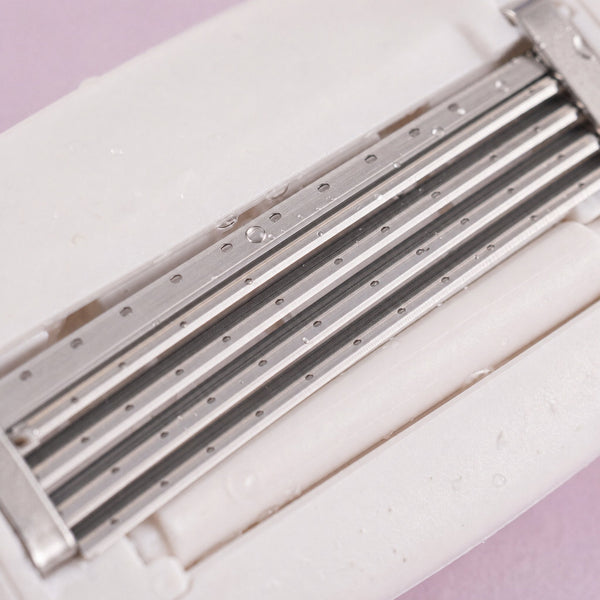 5 sharp precision blades made of Swedish steel with platinum coating